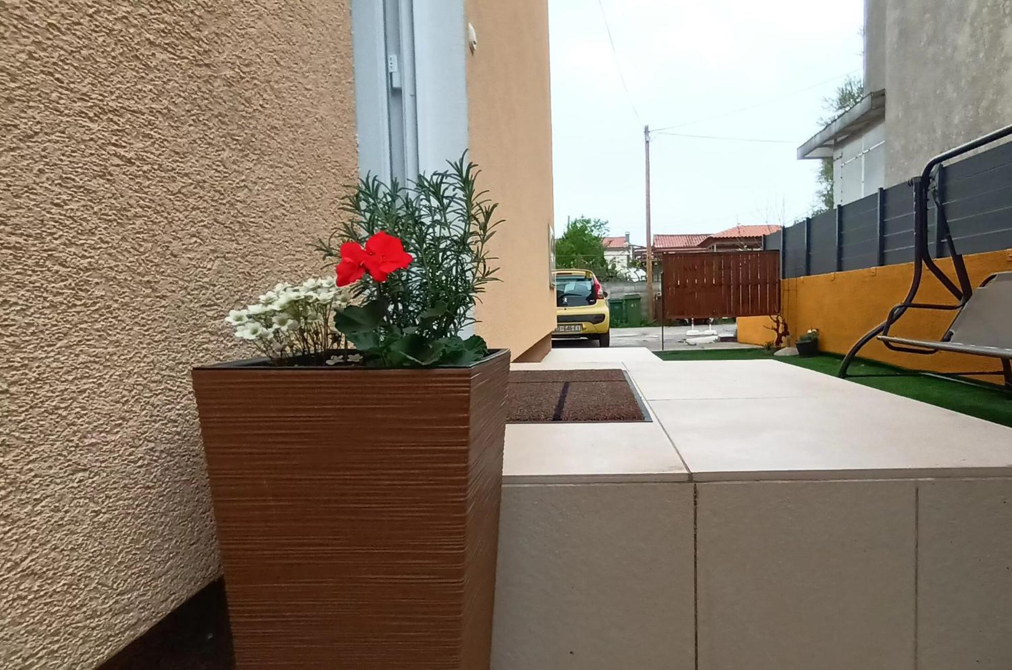 Apartman Sandra -Private Parking And Garden Zadar Dış mekan fotoğraf