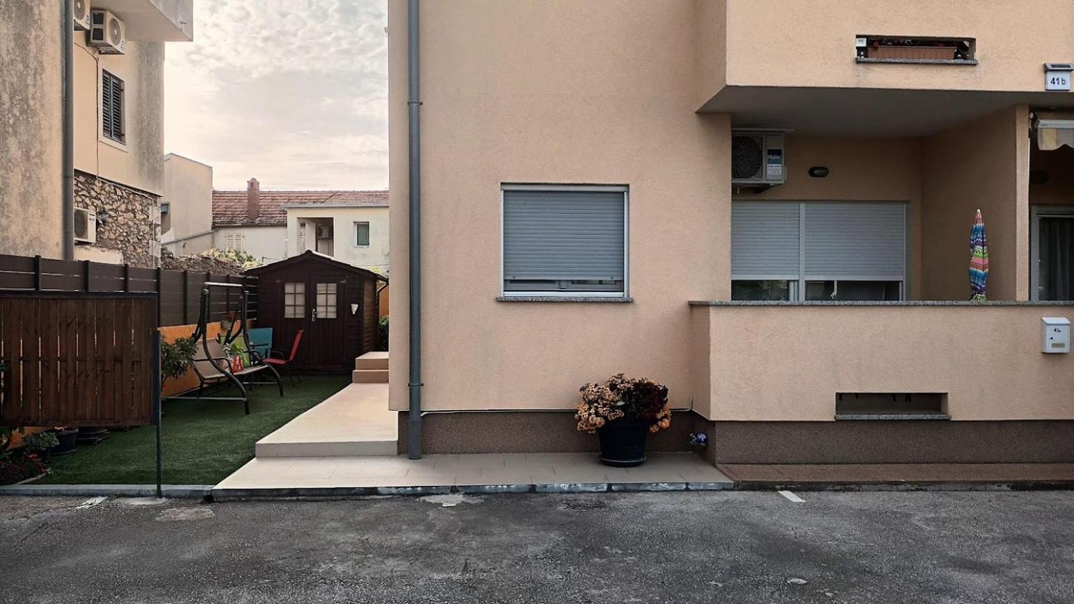 Apartman Sandra -Private Parking And Garden Zadar Dış mekan fotoğraf